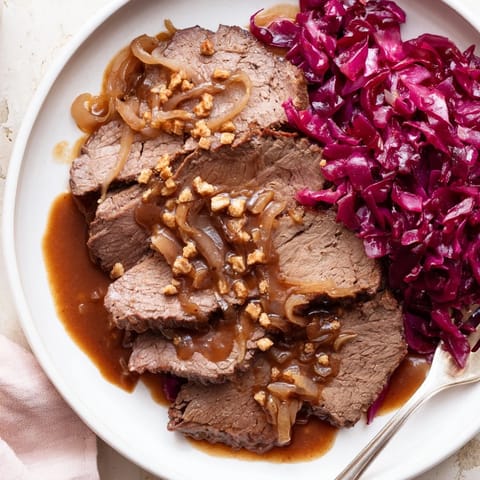 Sauerbraten mit Apfel Rotkohl