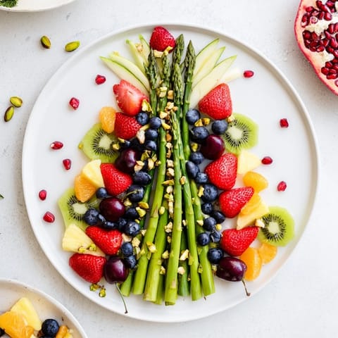 Spargelstiele mit Früchten