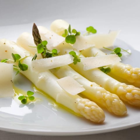 Weißer Spargel mit Trüffel
