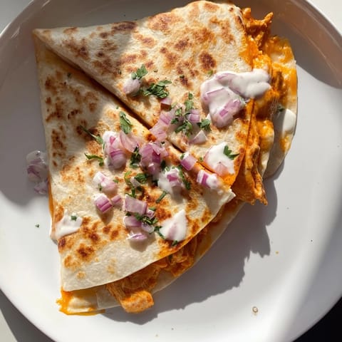 Buffalo Chicken Käsige Quesadilla
